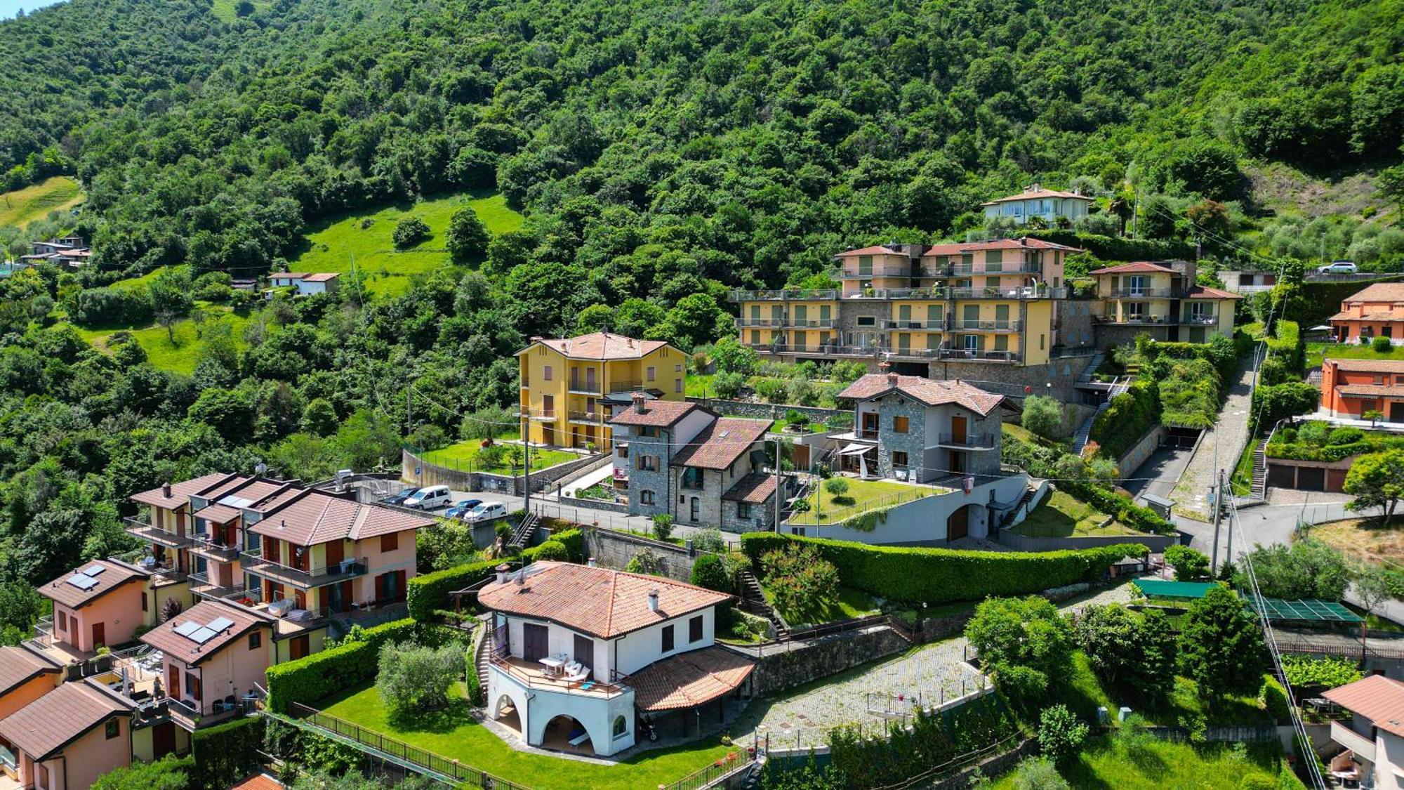 Lago Di Iseo - Lake View House Tavernola Bergamasca Exteriör bild